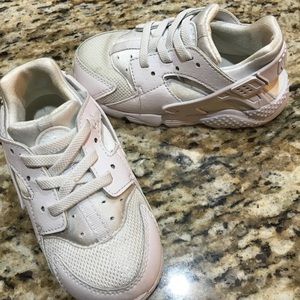 Nike all white Toddler Huarache Sneakers